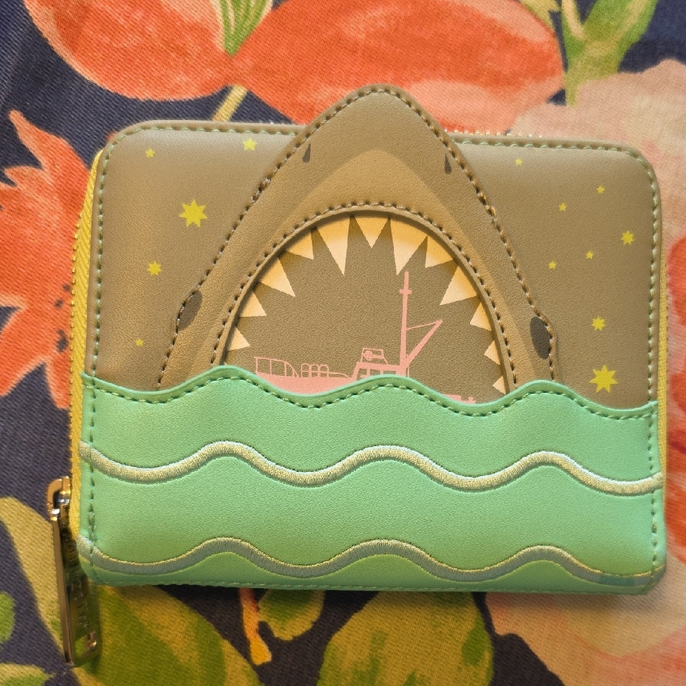 Shark Design Women's Wallet - Green and Gray